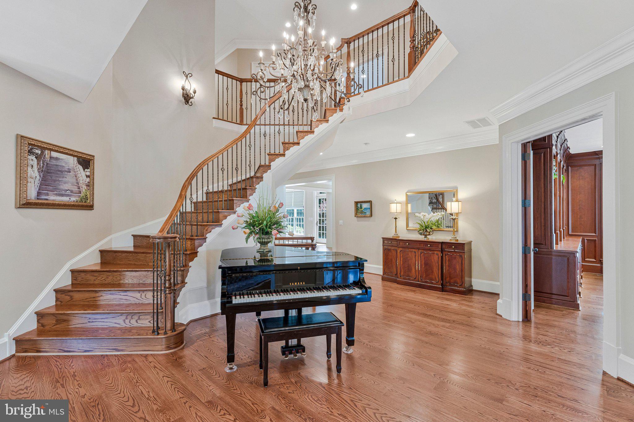 6807 Wemberly Way McLean, VA 22101 - Photo 4 of 82 Grand Foyer