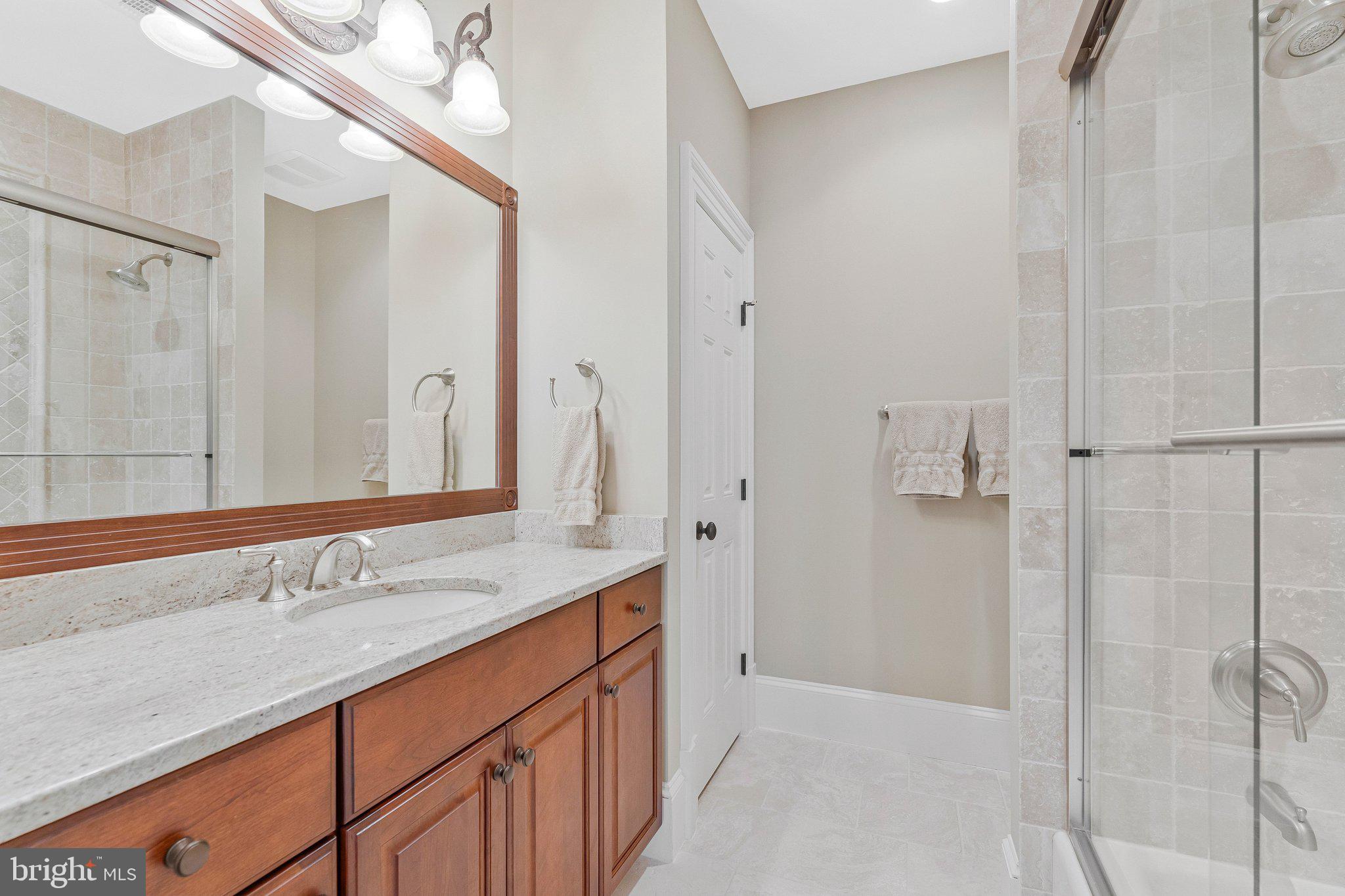6807 Wemberly Way McLean, VA 22101 - Photo 42 of 82 with en-suite bathroom