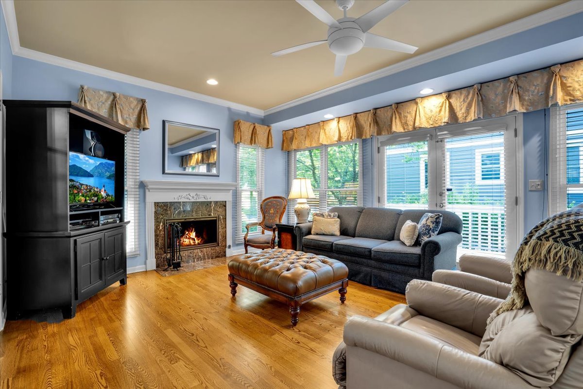 919 Roslyn Road Glen Ellyn, IL 60137 - Photo 8 of 39 Gallery Image 8