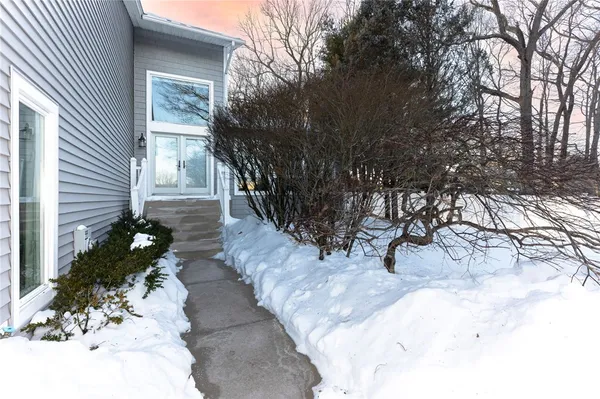$895,000 | 9 Eagle Nest Drive, Lincoln, RI 02865