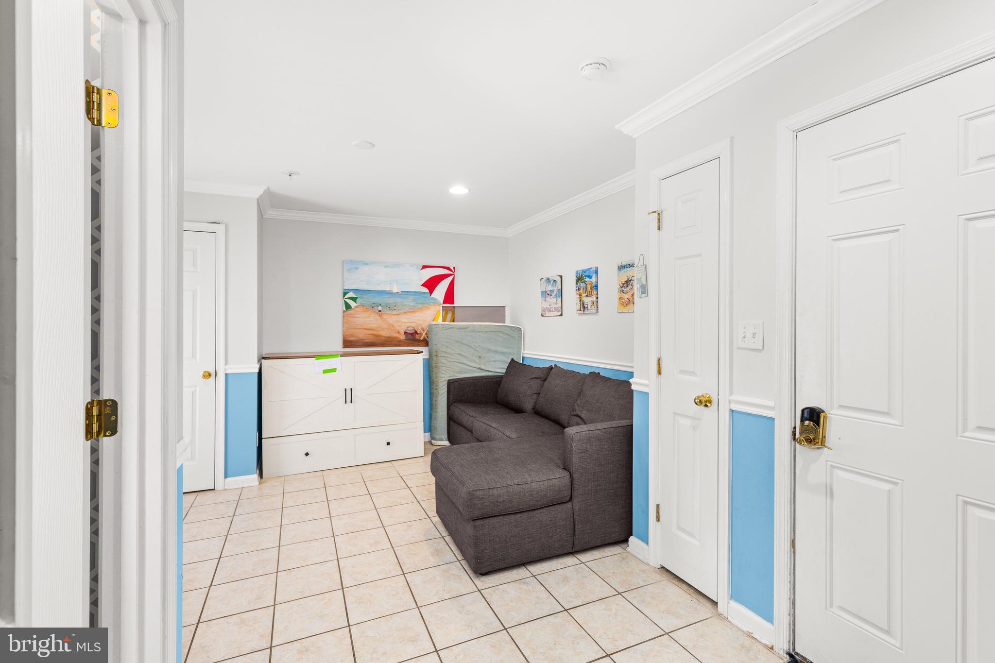 617 Salt Spray Road, Unit B Ocean City, MD 21842 - Photo 27 of 72 a room with furniture and a window