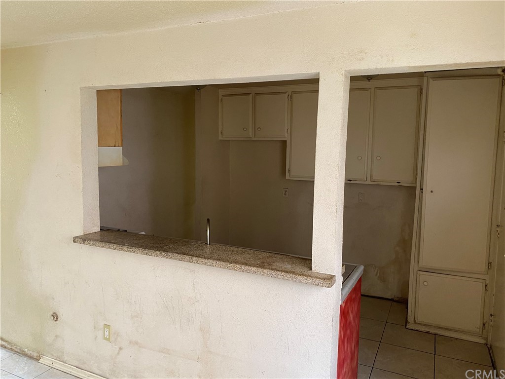 823 East 75th Street Los Angeles, CA 90001 - Photo 10 of 13 a view of an empty room