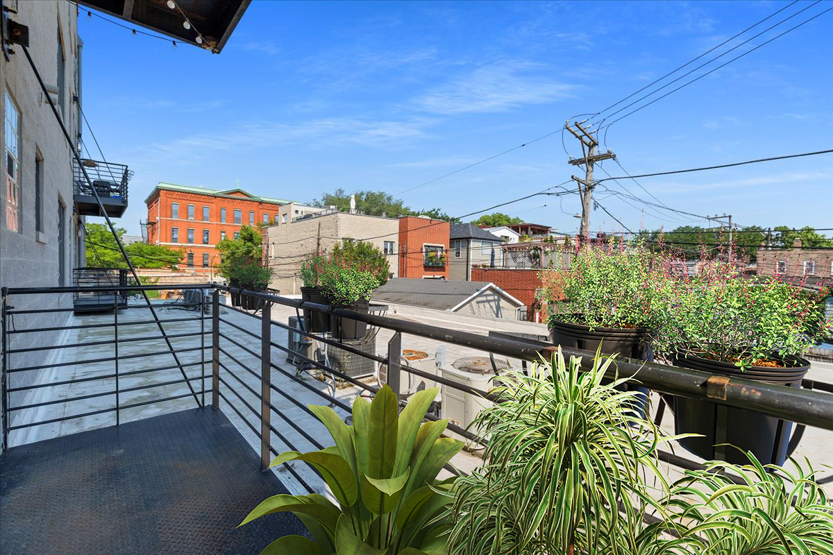 1610 West Grand Avenue, Unit 2C Chicago, IL 60622 - Photo 12 of 13 a view of a chairs and table in the patio