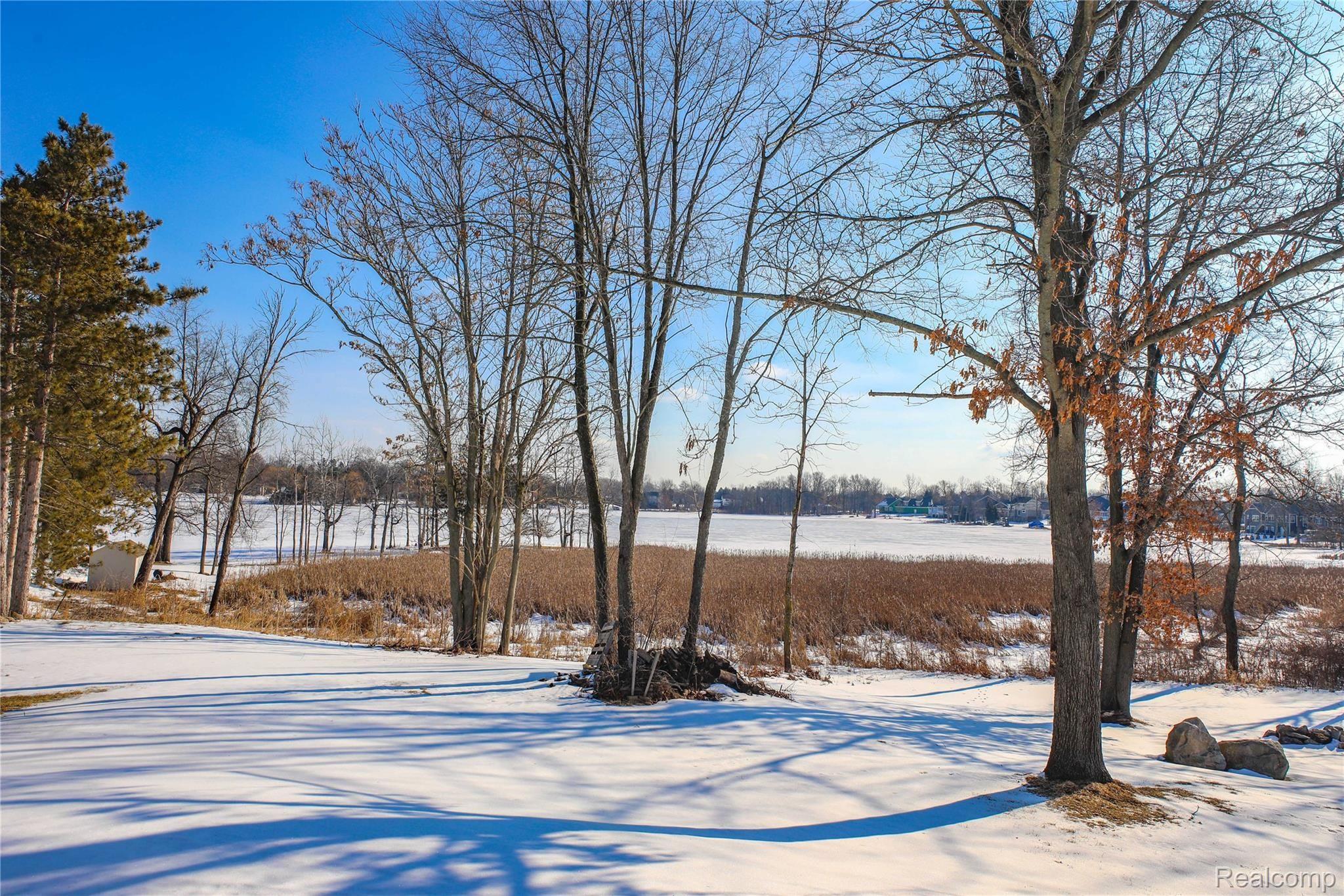 444 Circle Point Clarkston, MI 48348 - Photo 3 of 39 4.jpg