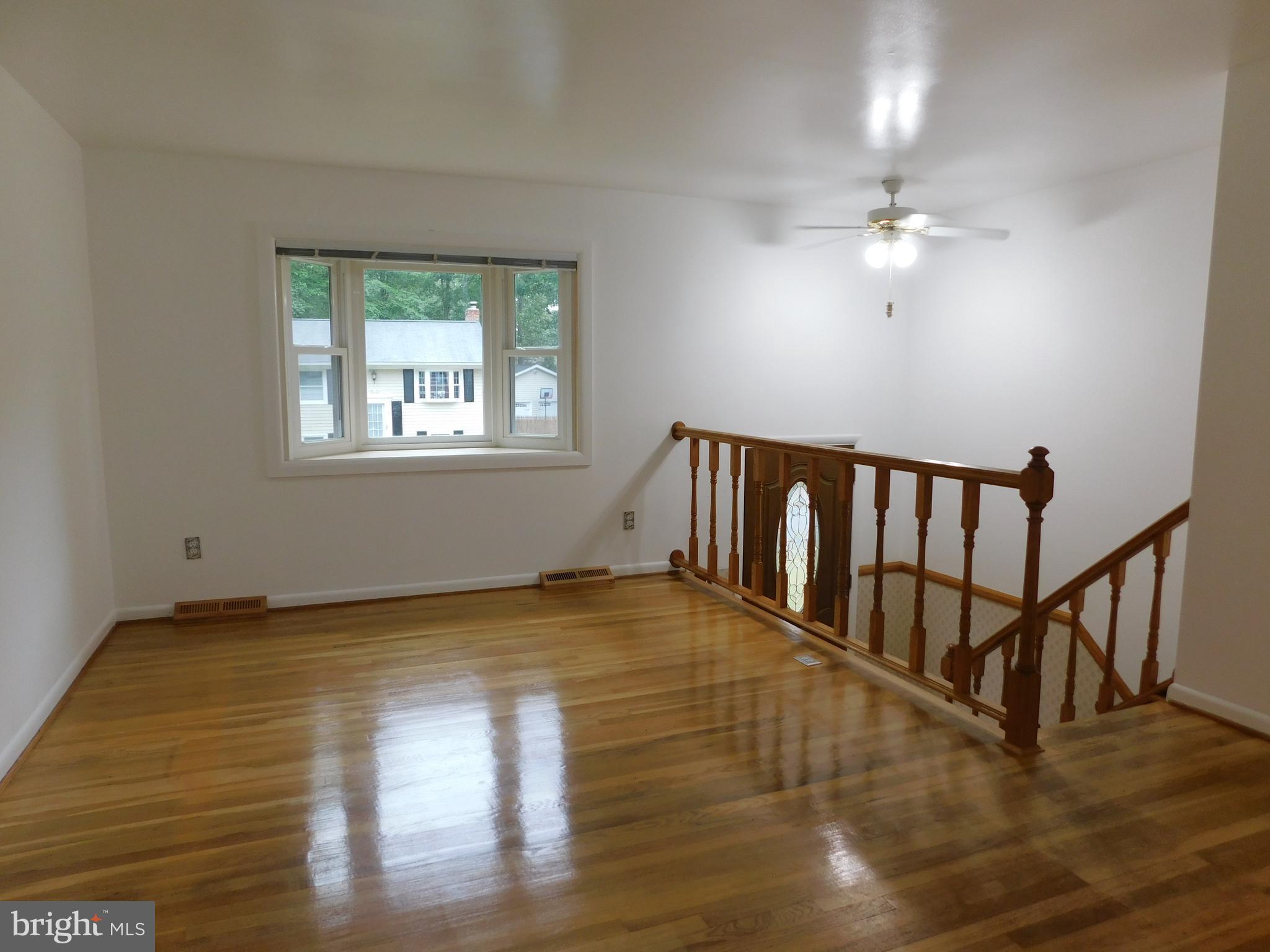 3707 Nile Road Davidsonville, MD 21035 - Photo 3 of 30 Living Room