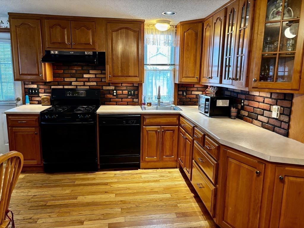 91 Daviston Street Springfield, MA 01108 - Photo 12 of 34