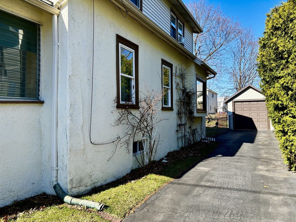 91 Daviston Street Springfield, MA 01108 - Photo 2 of 34