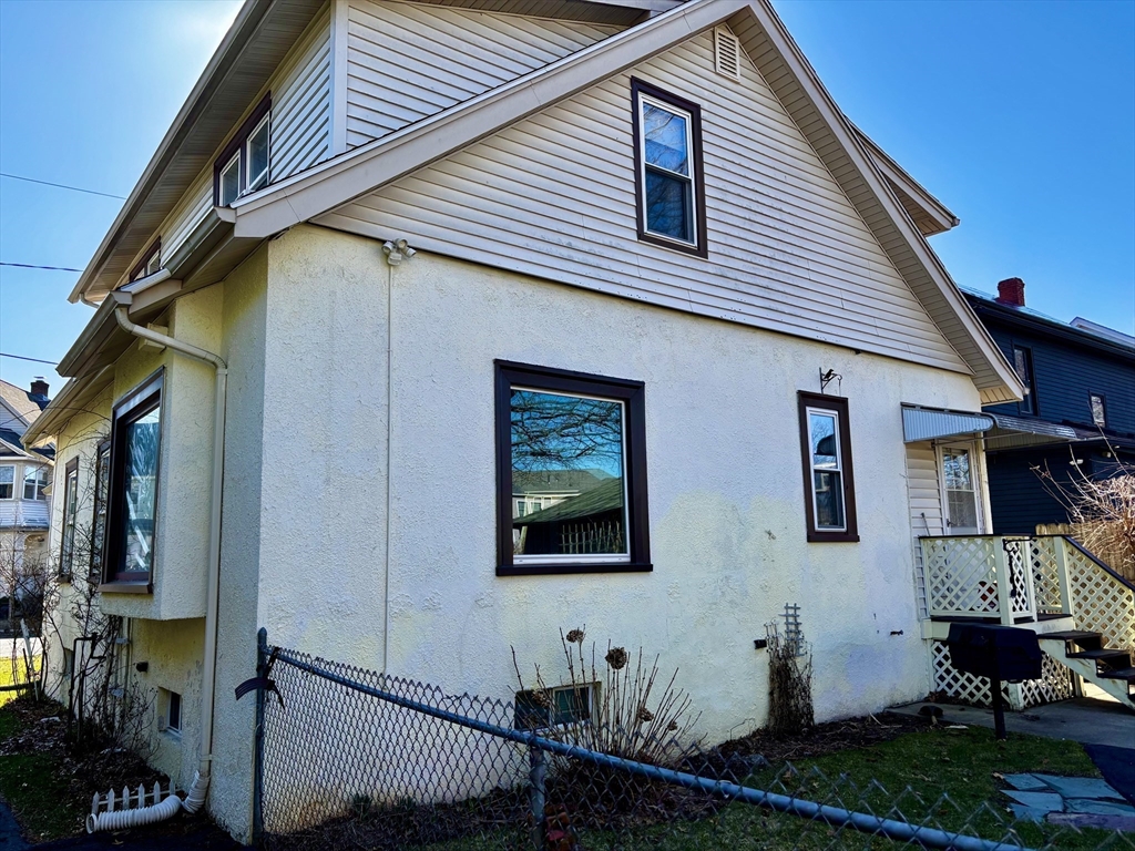 91 Daviston Street Springfield, MA 01108 - Photo 6 of 34