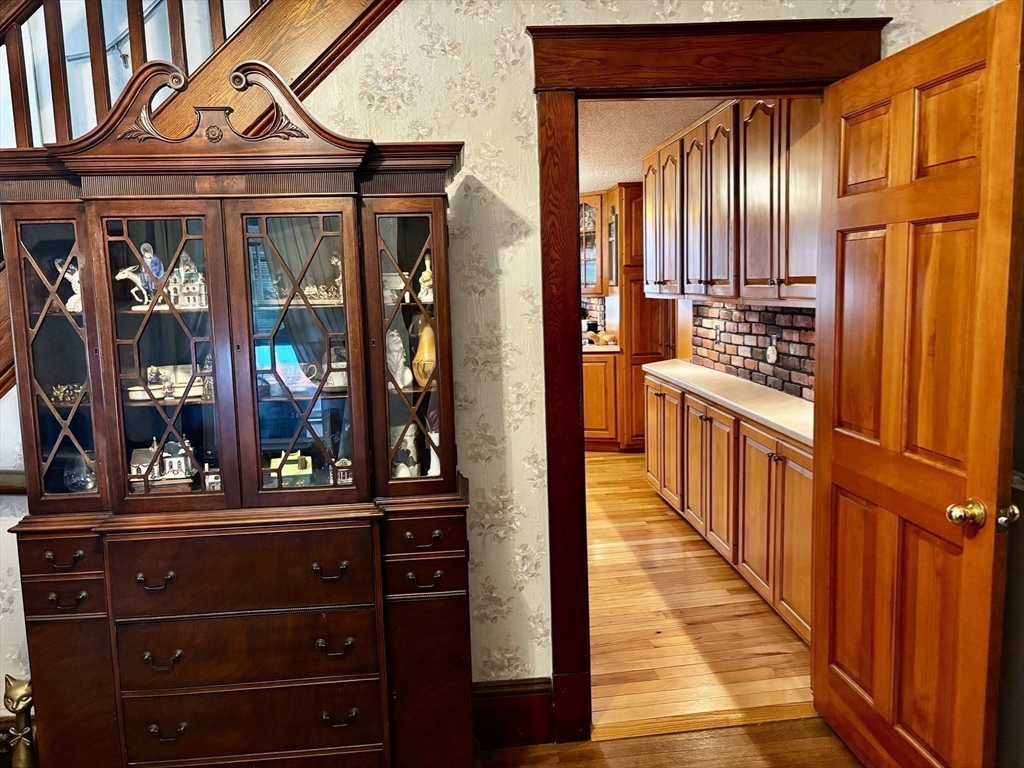 91 Daviston Street Springfield, MA 01108 - Photo 8 of 34