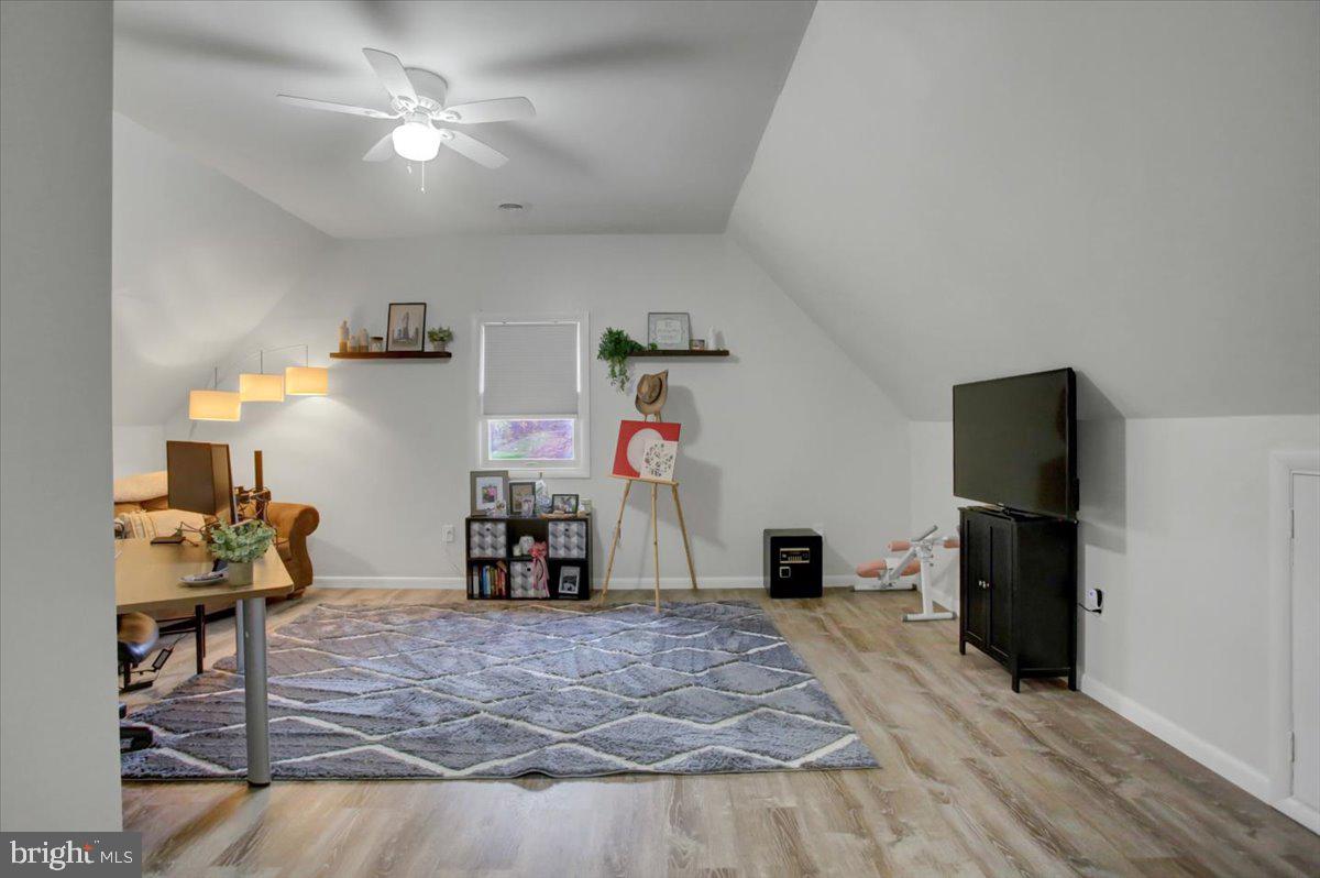 16726 Broadfording Road Hagerstown, MD 21740 - Photo 35 of 55 Upstairs room 4
