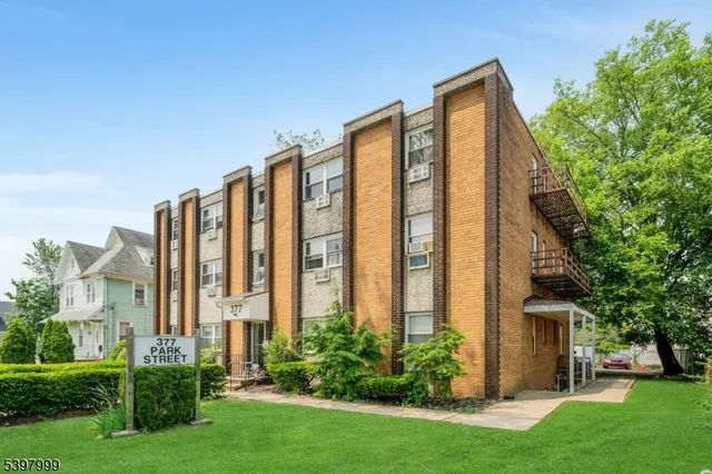 a front view of house with yard