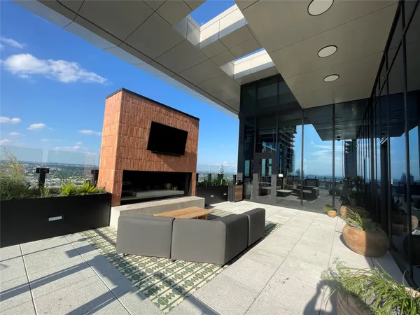 $2,500 | 84 East Avenue, Unit 1604, Austin, TX 78701