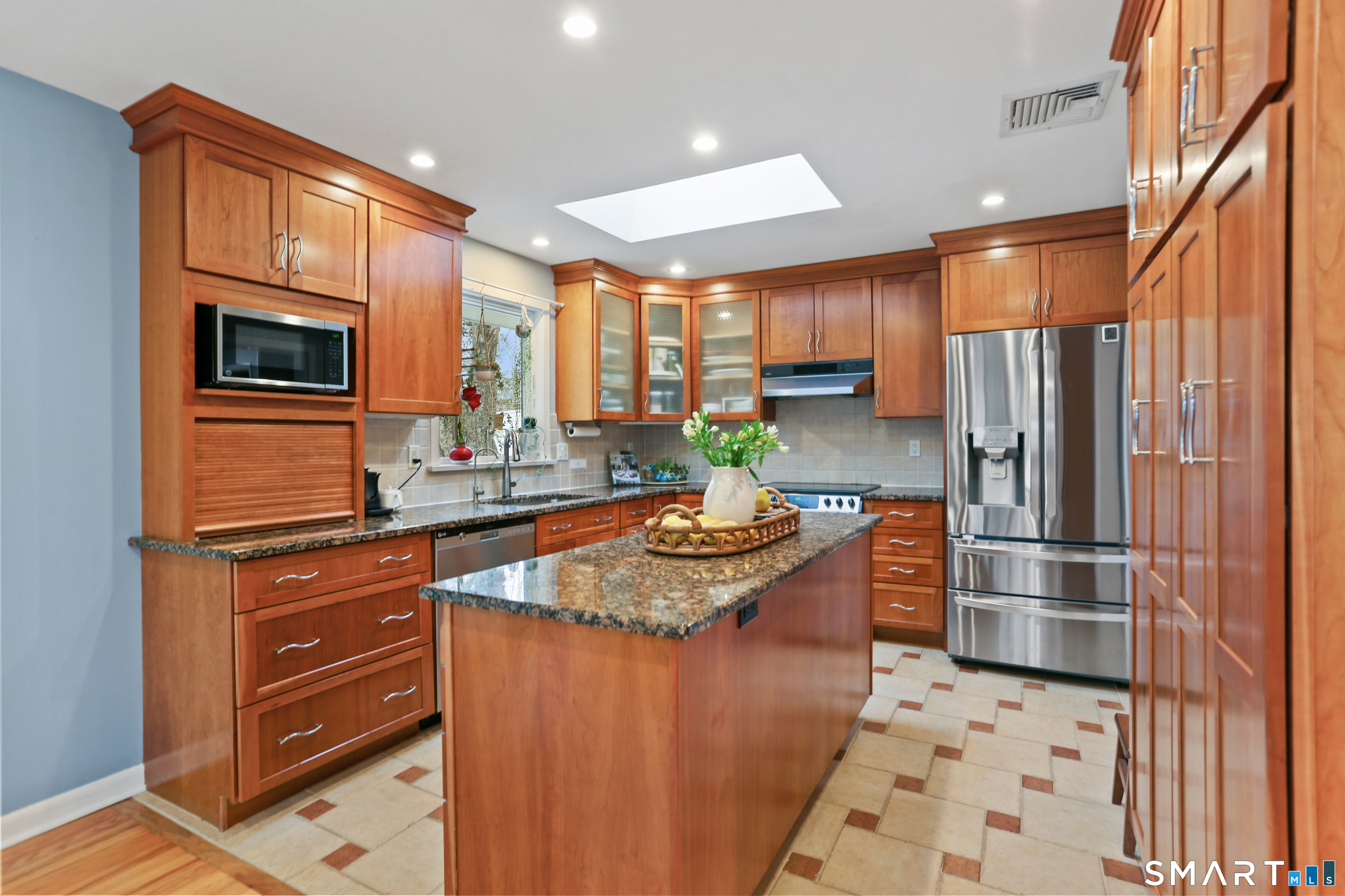 2 Rockyfield Road Westport, CT 06880 - Photo 8 of 40 The center island contains drawers and cabinets to maximize storage