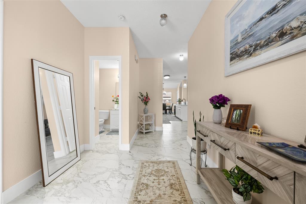 1424 Jacksons Run Greenville, TX 75402 - Photo 14 of 23 a very nice looking room with a large mirror