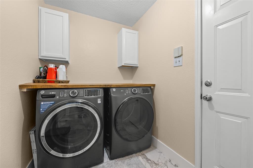 1424 Jacksons Run Greenville, TX 75402 - Photo 20 of 23 a utility room with dryer and washer