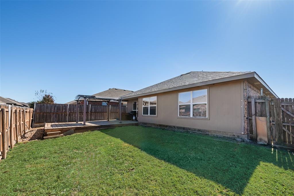 1424 Jacksons Run Greenville, TX 75402 - Photo 23 of 23 a backyard of a house with lots of green space