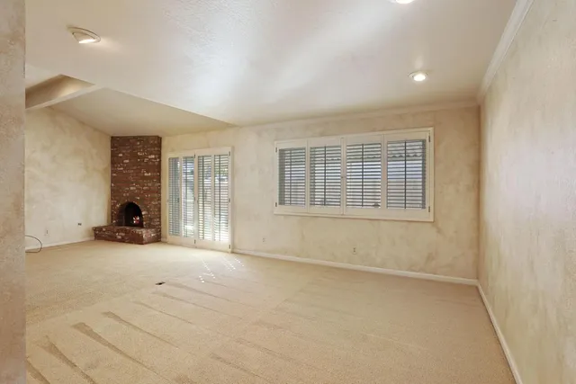 en empty room with windows