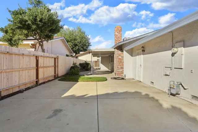 a view of a back yard of the house