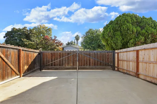 a view of backyard and trees