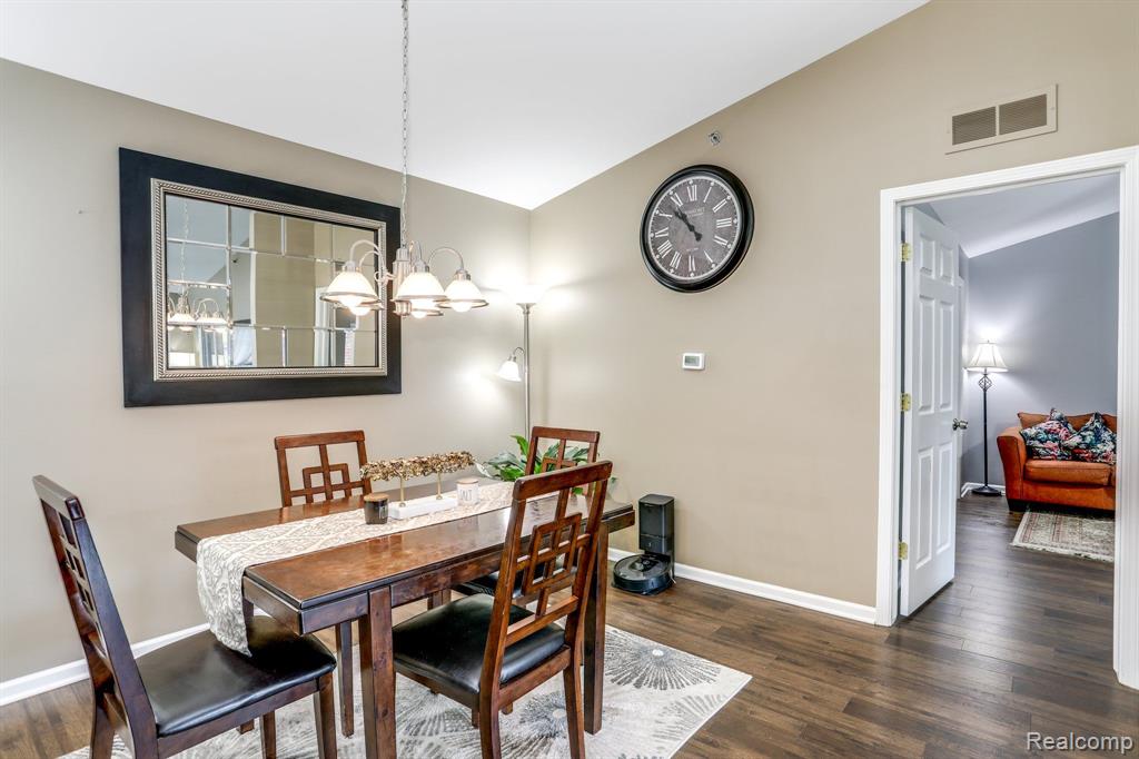 1730 Deepwood Circle Rochester, MI 48307 - Photo 9 of 20