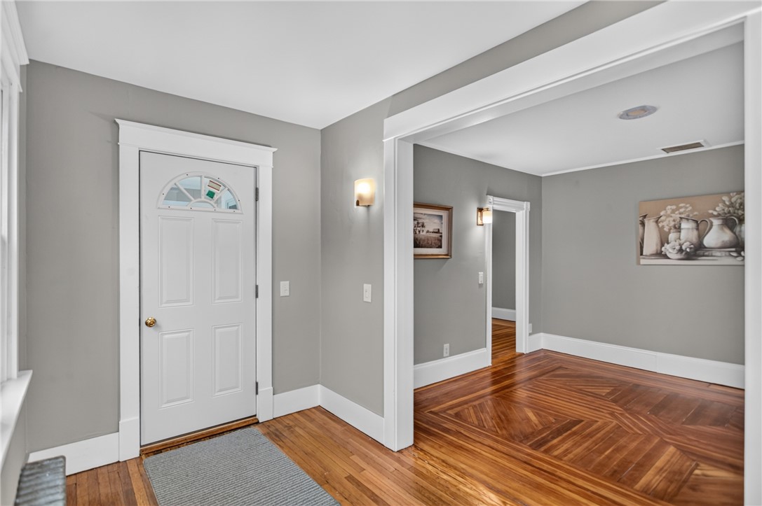 91 Ash Street Warwick, RI 02888 - Photo 7 of 49