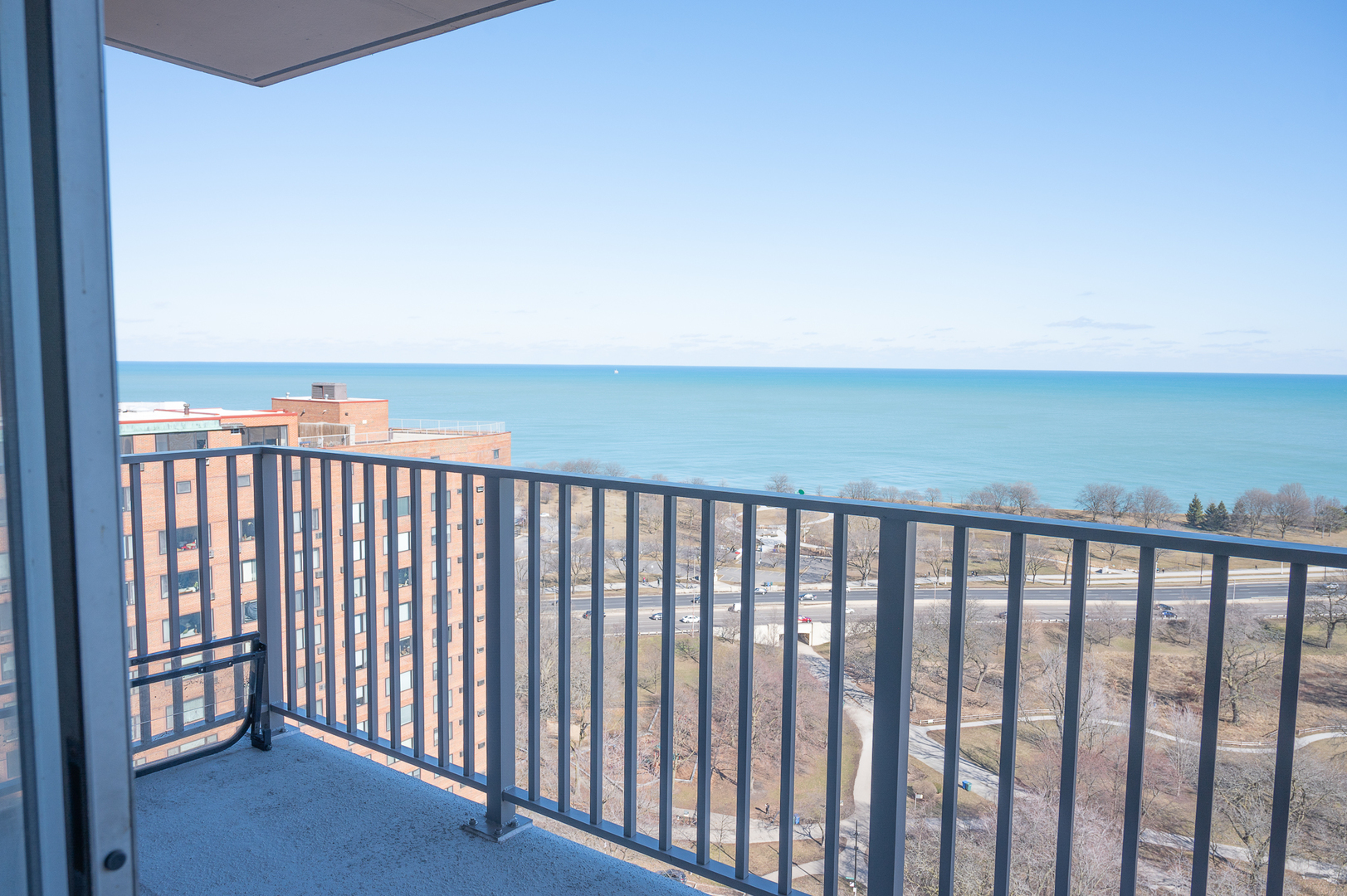 339 West Barry Avenue, Unit 24C Chicago, IL 60657 - Photo 18 of 46 Gallery Image 18