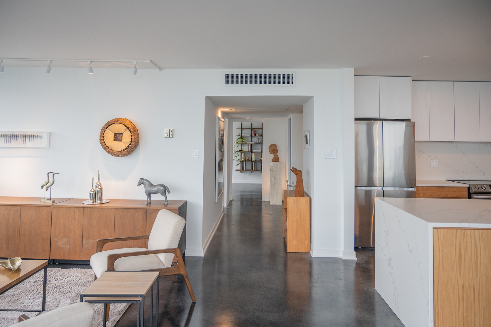 339 West Barry Avenue, Unit 24C Chicago, IL 60657 - Photo 20 of 46 Gallery Image 20