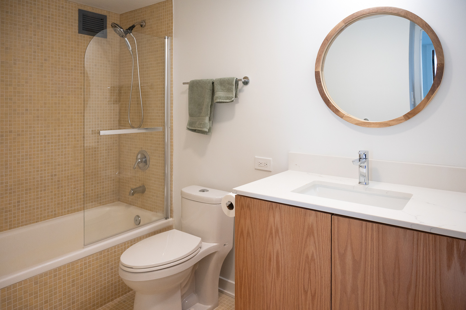 339 West Barry Avenue, Unit 24C Chicago, IL 60657 - Photo 29 of 46 Gallery Image 29