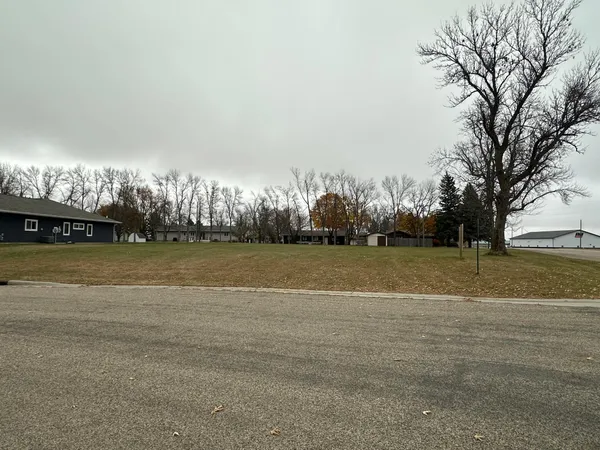$42,000 | 315 Mueller Drive, Hendricks, MN 56136