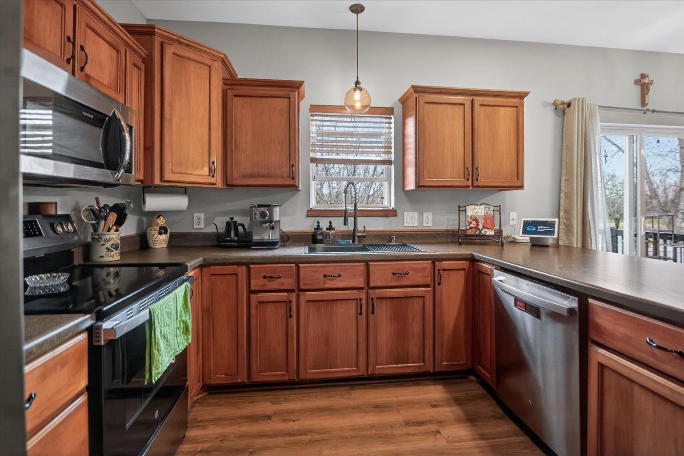 2674 Sweet Sparrow Place Sun Prairie, WI 53590 - Photo 16 of 58