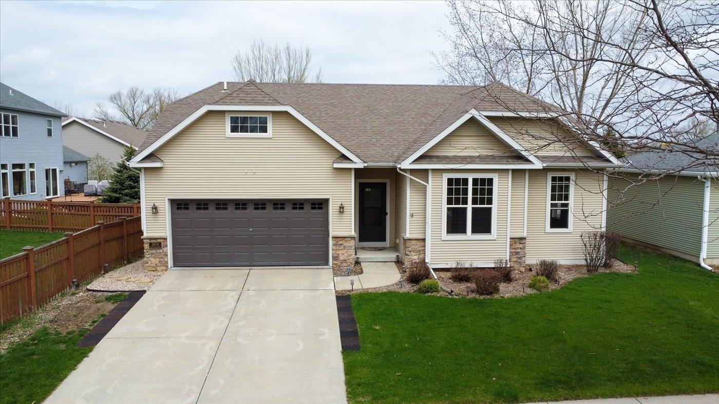 2674 Sweet Sparrow Place Sun Prairie, WI 53590 - Photo 3 of 58