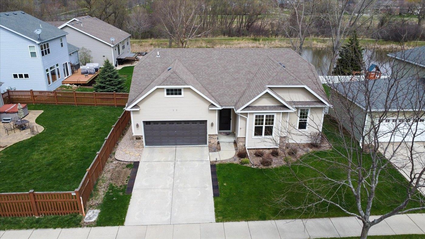 2674 Sweet Sparrow Place Sun Prairie, WI 53590 - Photo 4 of 58