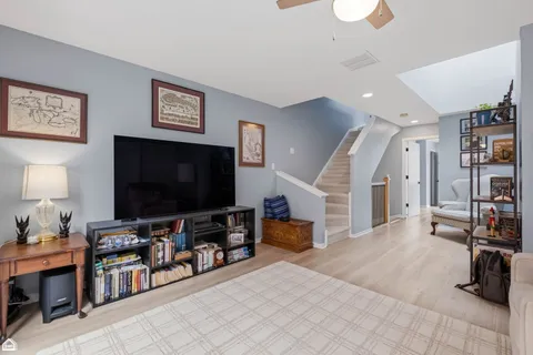 $1,175,000 | 1616 North Hudson Avenue, Unit 5, Chicago, IL 60614