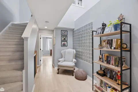 $1,175,000 | 1616 North Hudson Avenue, Unit 5, Chicago, IL 60614