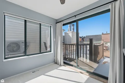 $1,175,000 | 1616 North Hudson Avenue, Unit 5, Chicago, IL 60614