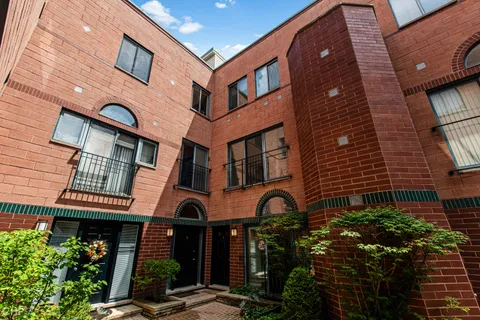 $1,175,000 | 1616 North Hudson Avenue, Unit 5, Chicago, IL 60614