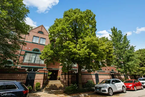 $1,175,000 | 1616 North Hudson Avenue, Unit 5, Chicago, IL 60614