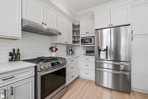 $1,175,000 | 1616 North Hudson Avenue, Unit 5, Chicago, IL 60614