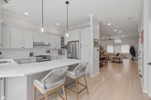 $1,175,000 | 1616 North Hudson Avenue, Unit 5, Chicago, IL 60614