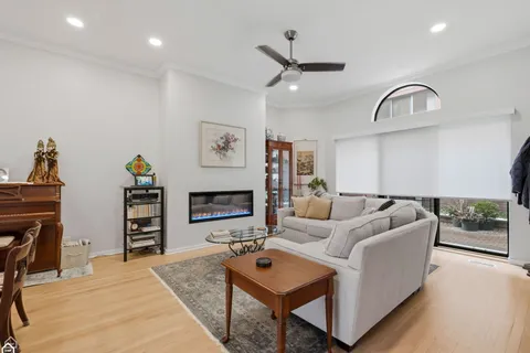 $1,175,000 | 1616 North Hudson Avenue, Unit 5, Chicago, IL 60614