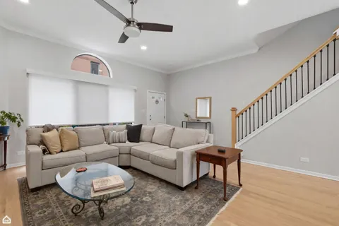 $1,175,000 | 1616 North Hudson Avenue, Unit 5, Chicago, IL 60614