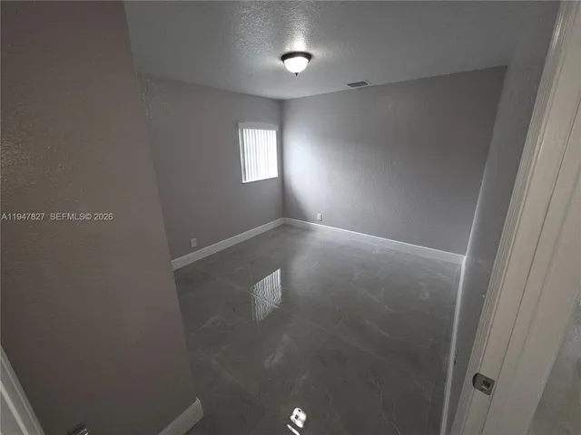 en empty room with windows and closet in a room