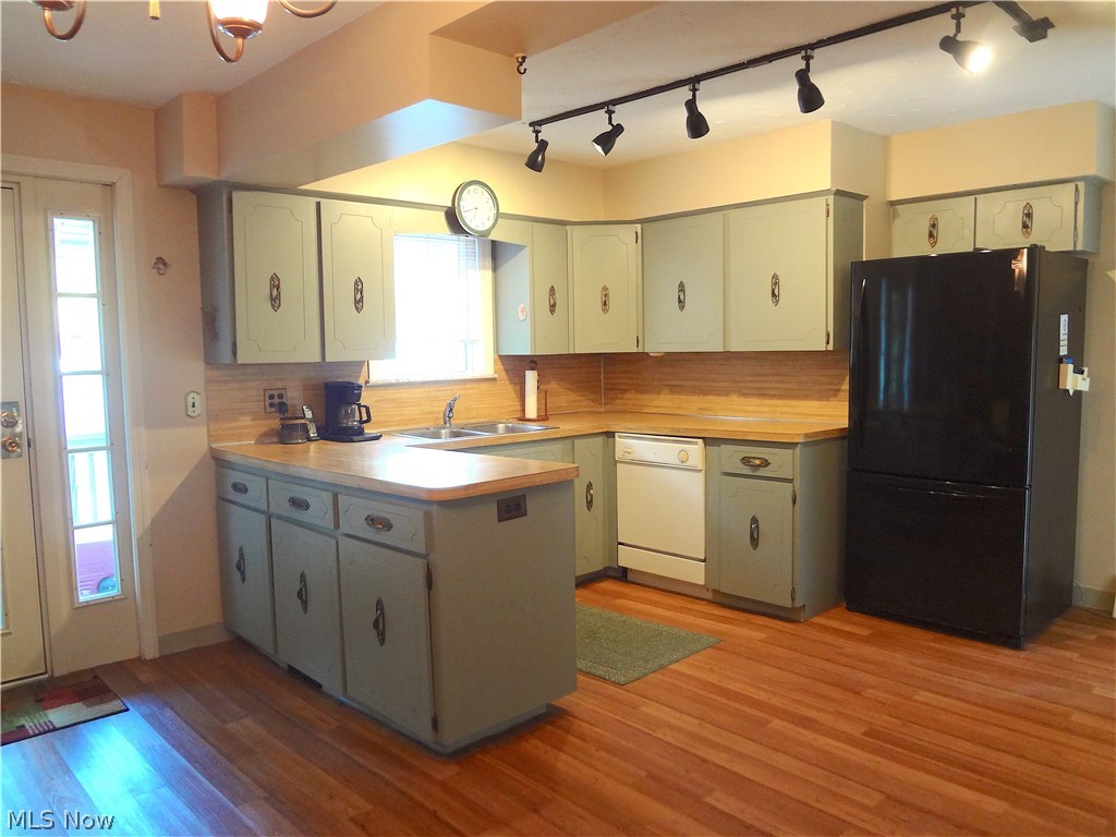 1133 East Miner Road Mayfield Heights, OH 44124 - Photo 2 of 22