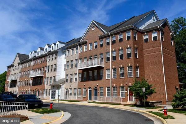 $650,000 | 2663 Manhattan Place, Unit 112, Vienna, VA 22180