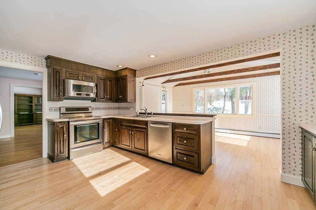124 Everett Street Natick, MA 01760 - Photo 11 of 33