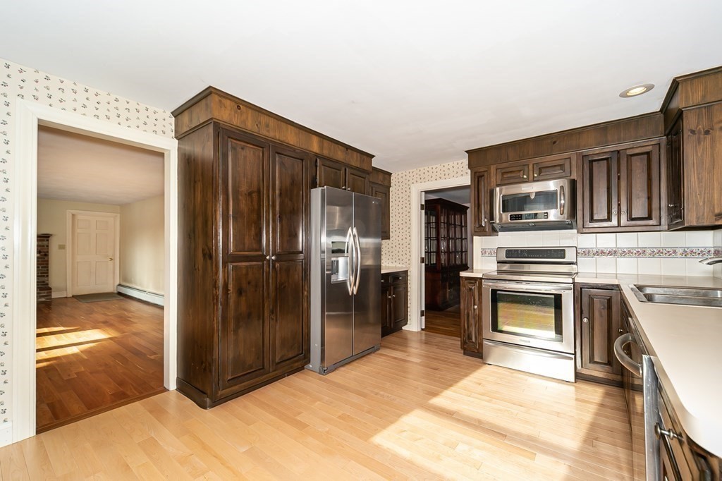 124 Everett Street Natick, MA 01760 - Photo 10 of 33