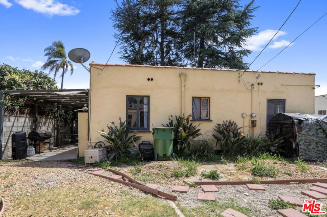 David Avenue Los Angeles, CA 90034 - Photo 20 of 22 a view of a entryway front of house