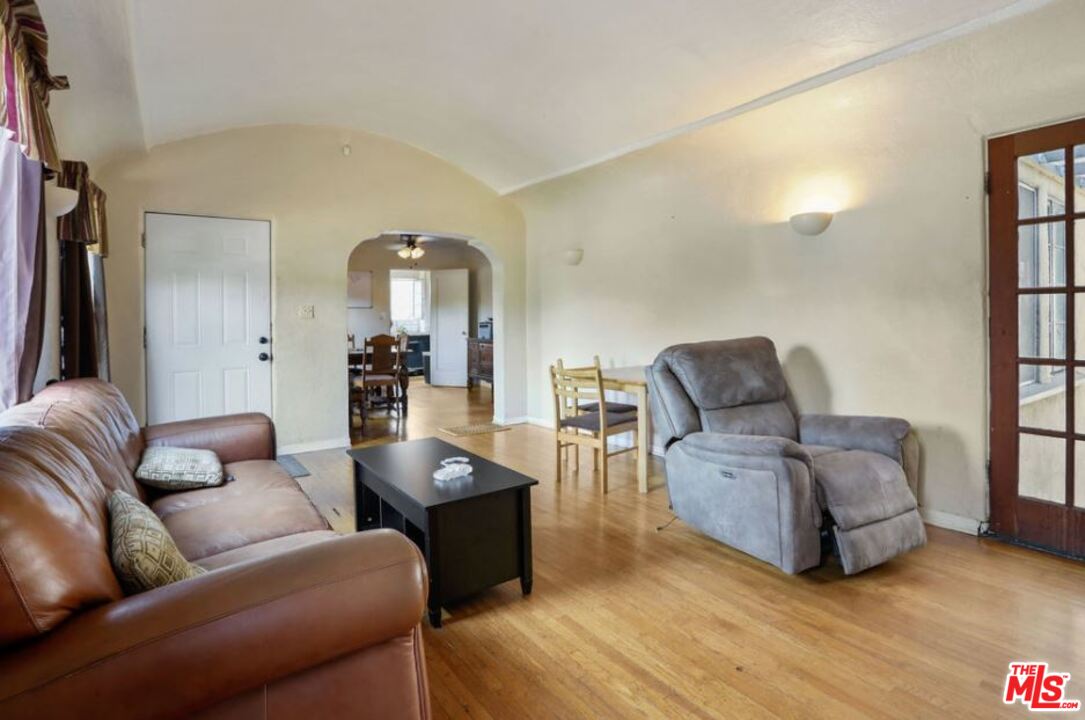 David Avenue Los Angeles, CA 90034 - Photo 4 of 22 a living room with furniture and wooden floor