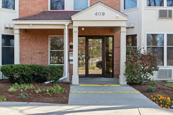 $289,900 | 409 Farrell Street, Unit 203, South Burlington, VT 05403