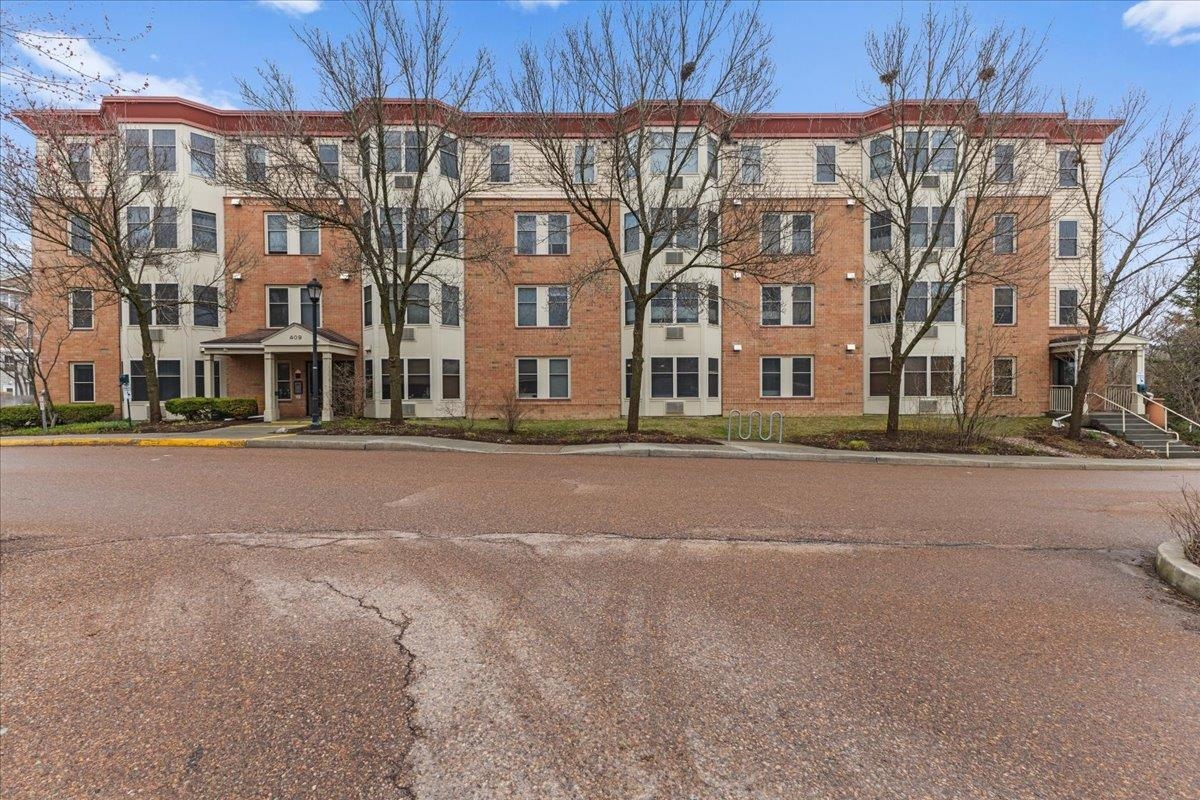 409 Farrell Street, Unit 203 South Burlington, VT 05403 - Photo 2 of 28